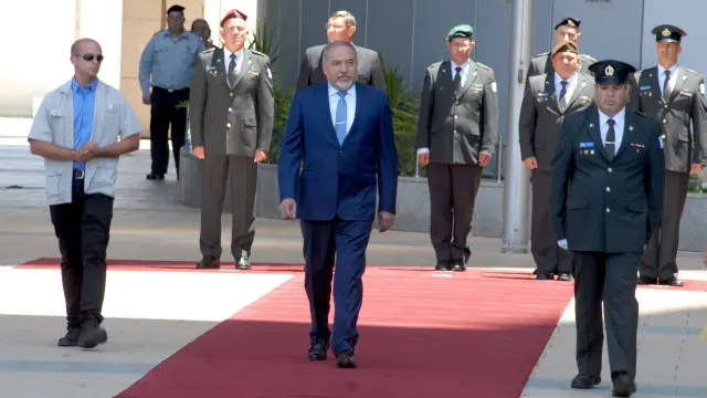 Либерман на красной дорожке