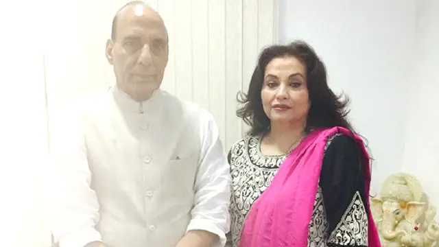 केंद्रीय गृहमंत्री राजनाथ सिंह के साथ सलमा आग़ा.