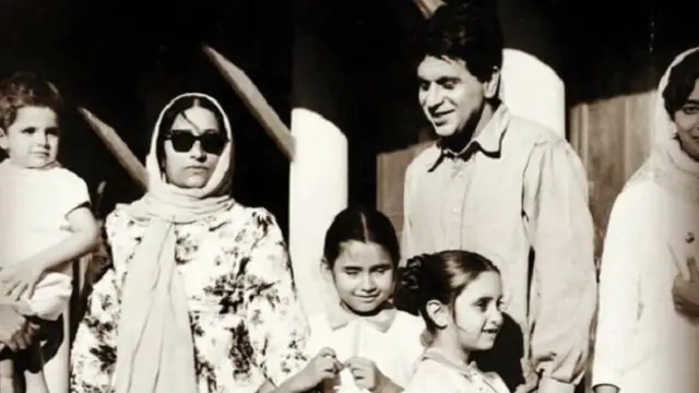 सलमा आग़ा का परिवार दिलीप कुमार के साथ.