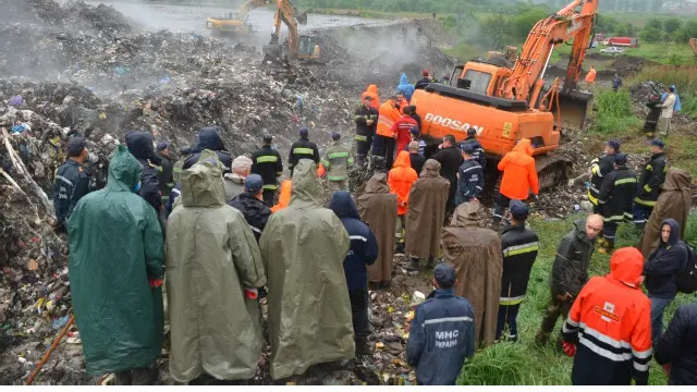 На сміттєзвалищі пройшли 30 метрів завалів