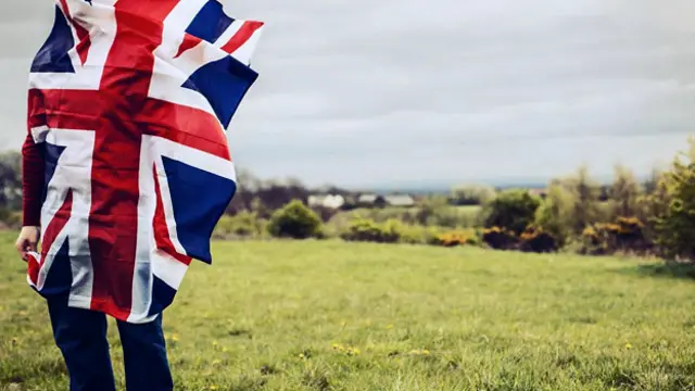 Несмотря на устоявшийся стереотип, на самом деле привычка сохранять присутствие духа в любой ситуации была присуща британцам примерно с 1870-го по 1945 год