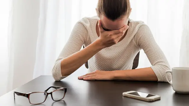 Четверо из пяти британцев в возрасте от 18 до 34 лет признают, что стараются ничем не выдавать свою тревогу