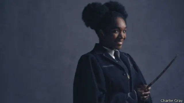 A petición de los seguidores de JK Rowling, Hermione será interpretada por una actriz afrodescendiente.