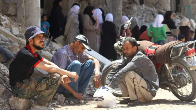 تتعرض داريا للقصف والحصار منذ عام 2012