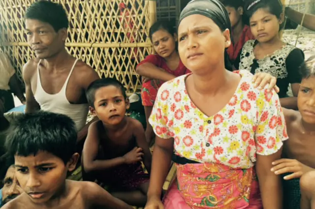 Поминки погибших при кораблекрушении беженцев. Хла Хла Еи потеряла троих детей