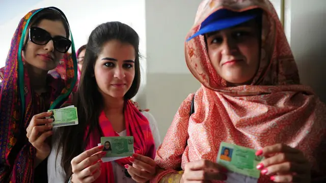 پاکستان د وګړو پېژندپاڼې بیا له سره ارزوي - BBC News پښتو