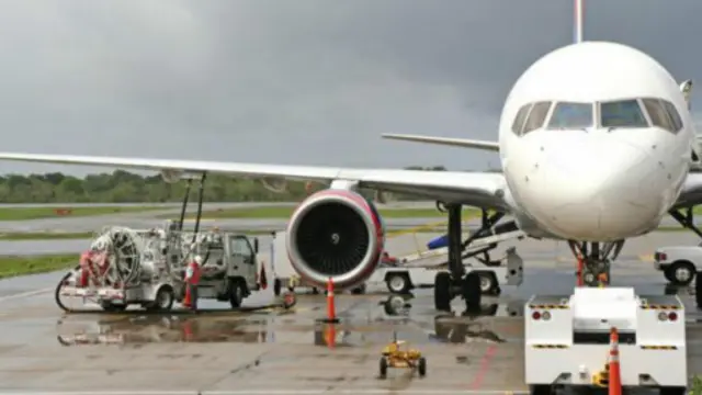 輸油管網將航空燃油從煉油廠直接輸送到客機停機坪。