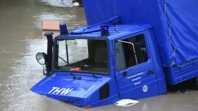 یورپ میں مزید بارشوں کی پیشن گوئی کی گئی ہے جس سے صورتحال مزید خراب ہونے کا خدشہ ظاہر کیا جا رہا ہے۔