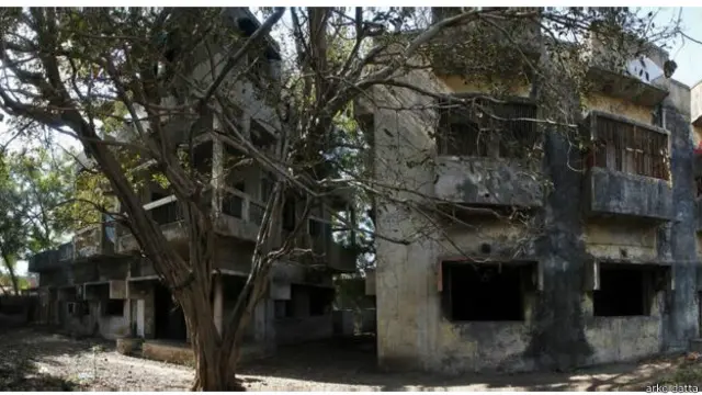 Гулбарг мавзеси ҳужумдан сўнг ташландиқ ерга айланган.