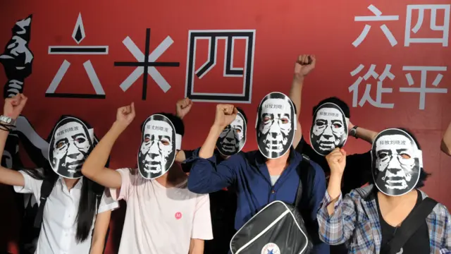 台湾及港澳留学生自2011年开始在自由广场举办六四晚会,图为2013年六四24周年纪念活动。