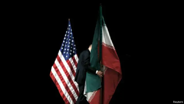 Pada hari pembebasan tahanan asal AS berlangsung, AS mengirimkan uang tunai ke Iran sebesar US$400 juta.