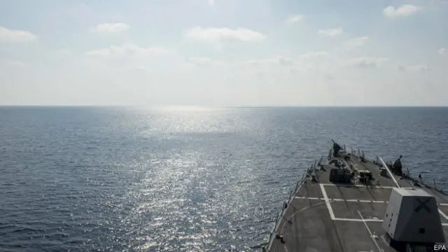 南海争议问题将是香格里拉论坛讨论重点之一。图为美军舰只在南海国际水域航行。