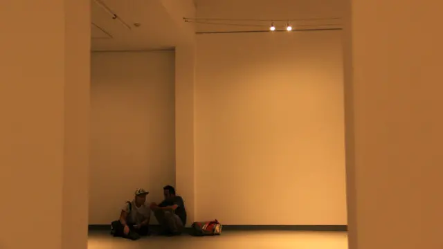 "Ini pameran tentang pembukaan pameran," ujar satu seniman dalam Ruang Tunggu.