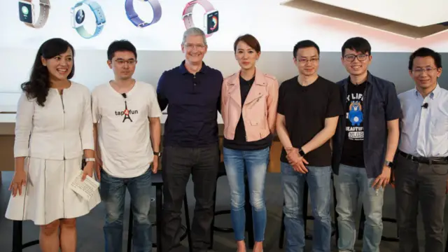 库克与“滴滴出行”始创人合照