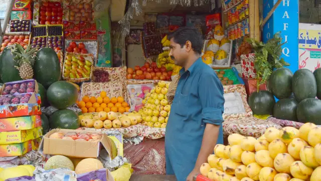 غالب نے آم کے تعلق سے کئی اشعار کہے ہیں