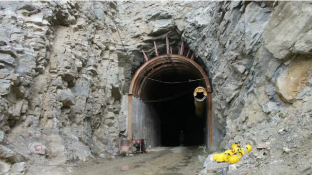 د سلما بند په اړه لومړنۍ تفصیلي او تخنیکي څېړنې په ۱۳۵۱ او عملي چارې یی په ۱۳۵۵ لمریز کال کې پيل شوې