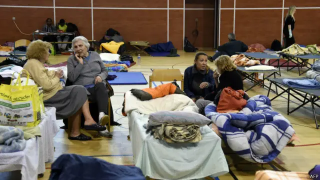 لجأ الكثيرون في باريس إلى الملاجئ