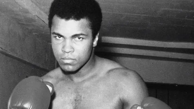 محمد علي په ١٩٩٩ کال کې د بي بي سي له لورې د لوبو د ډگر د شلمې پيړۍ شخصيت وبلل شو.