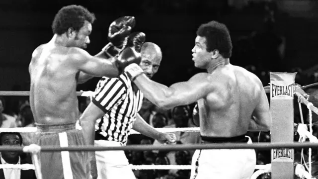 Alí derrota a George Foreman en 1974, en Zaire