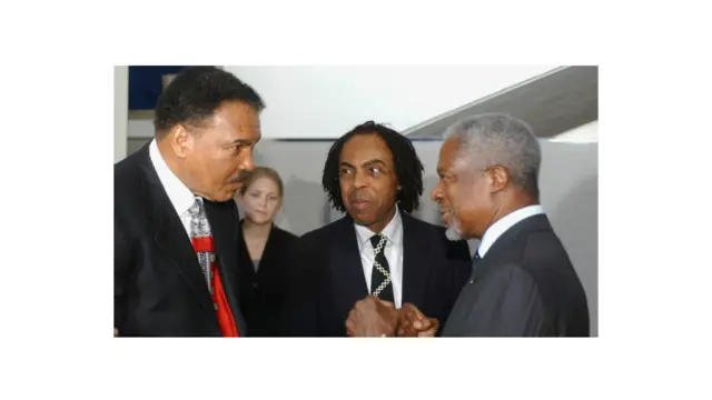 د سوکوهنې اتل د ملګرو ملتونو له پخواني سرمنشي کوفي عنان سره.