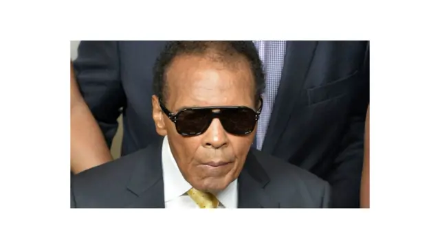 علي کلي په ۲۰۱۵ کال د سږو د ناروغۍ له کبله روغتون ته یووړل شو.