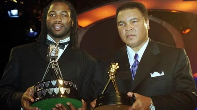 Lennox Lewis y Mohamed Alí con galardones