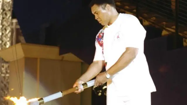 Alí enciende la llama olímpica en Atlanta, 1996