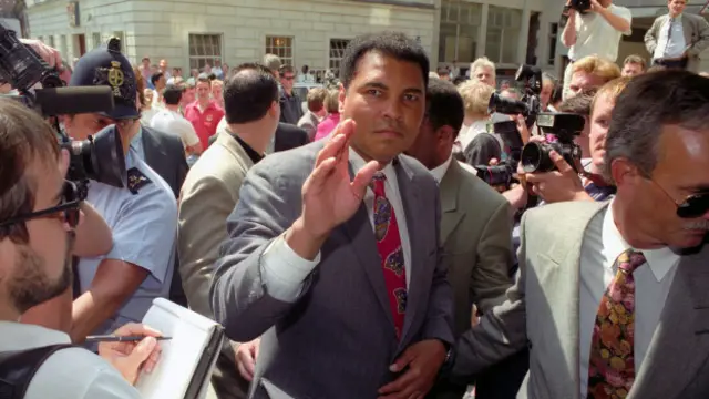 али в лондоне