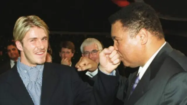 دیدار محمد علی با دیوید بکام، پس از آنکه مخاطبان بیبیسی او را چهره ورزشی قرن انتخاب کردند، ۱۹۹۹