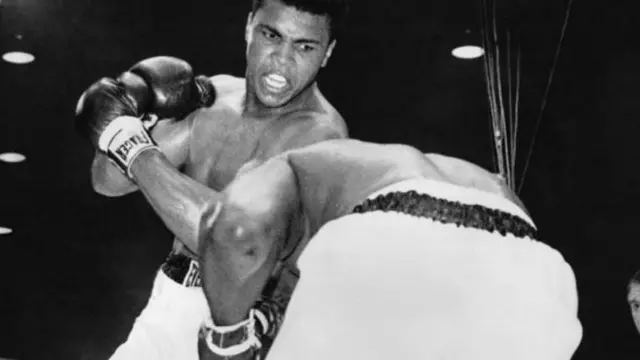 على عكس ما توقعه كثير من الخبراء قبل المباراة التي أقيمت في ميامي، أدى محمد علي أداء رائعا واستطاع التغلب على ليستون، وفاز باللقب العالمي للوزن الثقيل وكان عمره حينها 22 عاما.