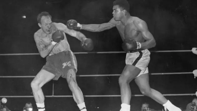 تغلب كلاي على كوبر في الجولة السادسة، بعد أن تسبب في جرح بالغ فوق العين اليسرى لكوبر.
وعند وفاة كوبر عام 2011 قال كلاي: "سأفتقد صديقي القديم، لقد كان ملاكما عظيما وحسن الخلق".