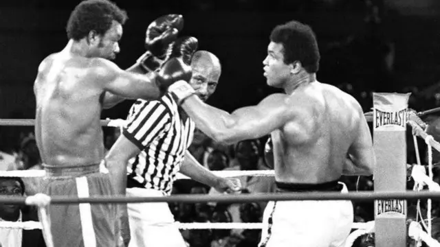 قفز كلاي من على الحبال في نهاية الجولة الثامنة من المباراة، وطرح فورمان أرضا وفاز عليه، وأصبح ثاني بطل للعالم يتمكن من استعادة اللقب في الوزن الثقيل، وكان عمره حينها 32 عاما.