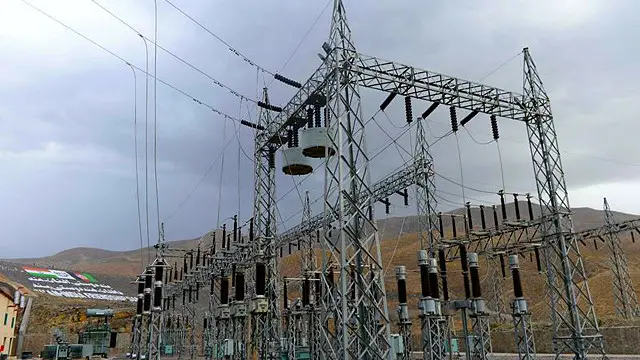 دغه بند ۸۰ زره هکټاره ځمکه خړوبوي او د ۴۲ مېګاواټه برېښنا تولیدولو توان لري، چې د هند د لومړي وزیر په وینا، له دې برېښنا څخه ۲۵۰ زره کورونه روښانېدلی شي.