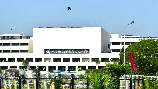 اگلے ایک ماہ کے دوران مسئلہ کشمیر پاکستانی خزانے کو کم ازکم دس کروڑ روپے کا پڑ جائے گا