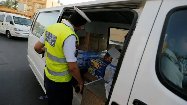 الشرطة البحرينية شنت عملية ملاحقة لإعادة القبض على المعتلقين الفارين.