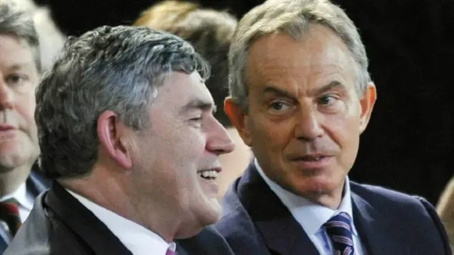 رئيسا وزراء بريطانيا السابقان توني بلير وغوردون براون وقعا على بيان لدعم بقاء بريطانيا في التكتل الأوروبي.