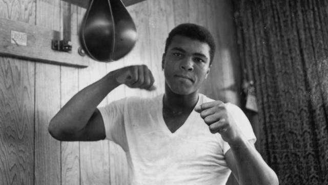 1965年時的阿里在練習拳擊