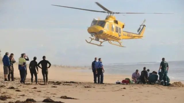 penyelamatan surfer australia