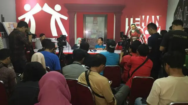 teman ahok singapore jumpa pers