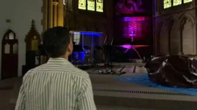 محمد با مخفی شدن در زیر یک کامیون وارد بریتانیا شد