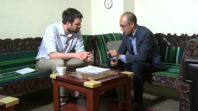 استفن کارتر (چپ) به بی‌بی‌سی گفت که دولت باید افرادی را که در غارت معادن دست دارند، تحت پیگرد قرار دهد