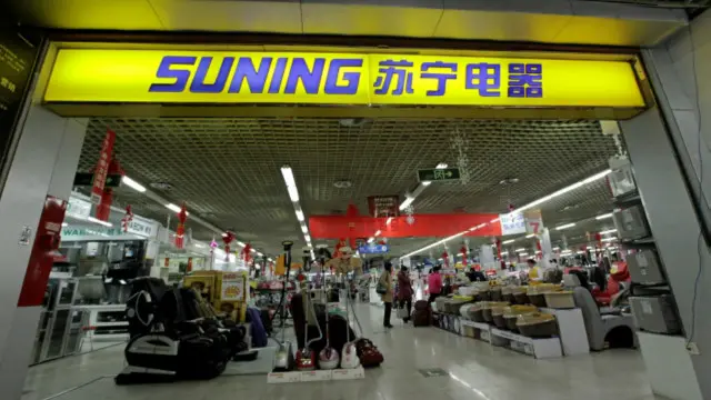 苏宁是中国最大的民营公司之一，年营收达到200亿美元。（资料图片）