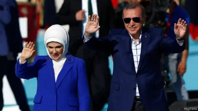 صدر اروغان کے اپنے چار بچے ہیں اور انھوں نے عورتوں سے کہا ہے کہ وہ کم سے کم تین بچے پیدا کریں