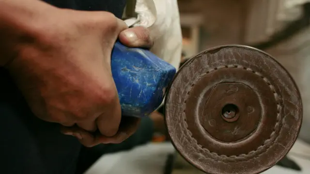 براساس یافته‌های این گزارش، سود استخراج معدن لاجورد به جیب زورمندان می‌رود