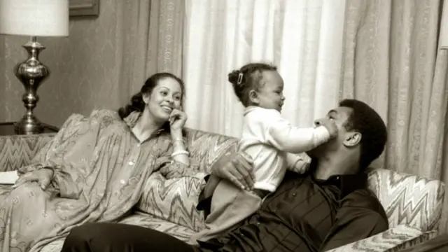 परिवार के साथ मोहम्मद अली.