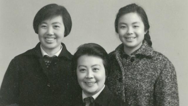 1972年：大约是文革中比较宽松的年代，母亲已经“被解放了”，姐姐李莉从中央戏剧学院毕业，而作者本人也离开了淮北农村，成为南京空军“五七干校”制药厂的工人，并开始在干校宣传队演出样板戏