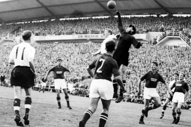 Lev Yashin 1954'ten 1970'e kadar Sovyetler Birliği takımının kalesini bekledi, 78 milli maça çıktı.
