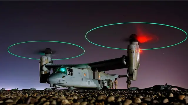 Для взлета и посадки "по-вертолетному" двигатели конвертоплана V-22 Osprey поворачиваются вертикально