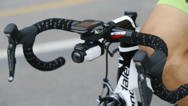 自行車的設計允許騎行者不扶把，通過身體微傾保持平衡。(圖片來源: Getty Images )