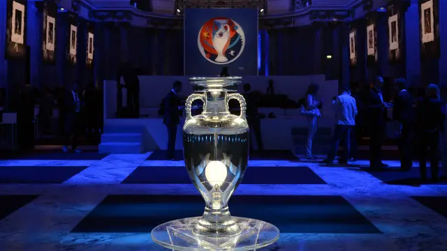 24 đội bóng sẽ tranh tài để xác định ai sẽ làm chủ chiếc cúp vô địch Euro 2016 tại trận chung kết trên sân Stade de France ngày 10 tháng Bảy.